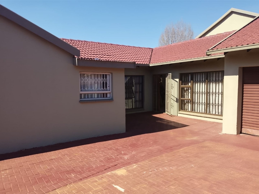 4 Bedroom Property for Sale in Flamwood North West